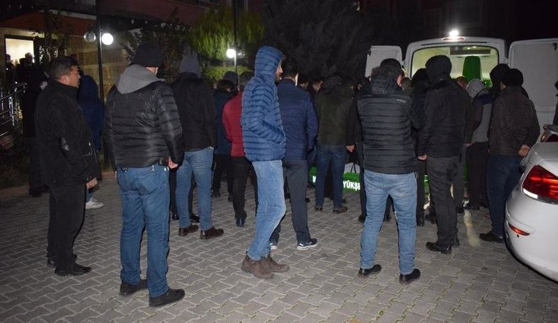 Yalnız yaşayan polis evinde ölü bulundu