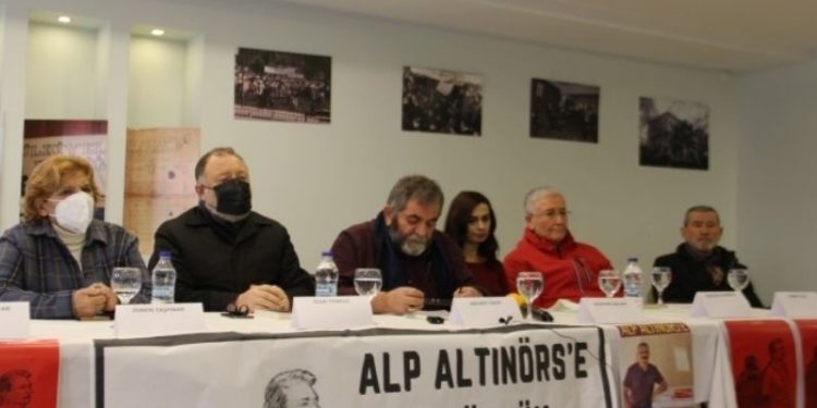 Yazar ve şairler Alp Altınörs için bir araya geldi