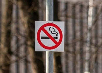 Yeni Zelanda gelecek kuşaklara sigarayı yasaklıyor