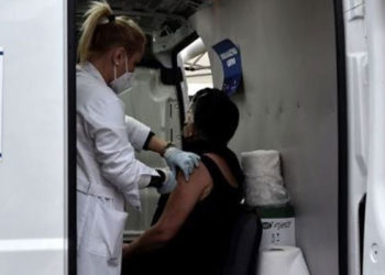 Yunanistan'da Covid aşısı olmayan 60 yaş ve üstü kişiler ayda 100 euro ceza ödeyecek