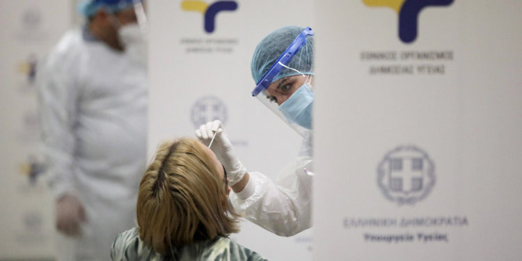 Yunanistan’da Covid-19 aşısı olmayan 60 yaş ve üstü kişilere ‘her ay’ 100 euro ceza