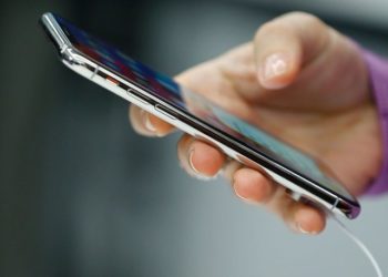 Yurtdışından getirilen cep telefonu için 20 euro bandrol ücreti ödenecek