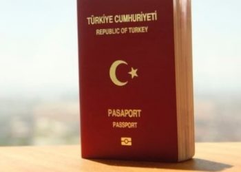 Zam &ouml;ncesi yeni pasaporta h&uuml;cum