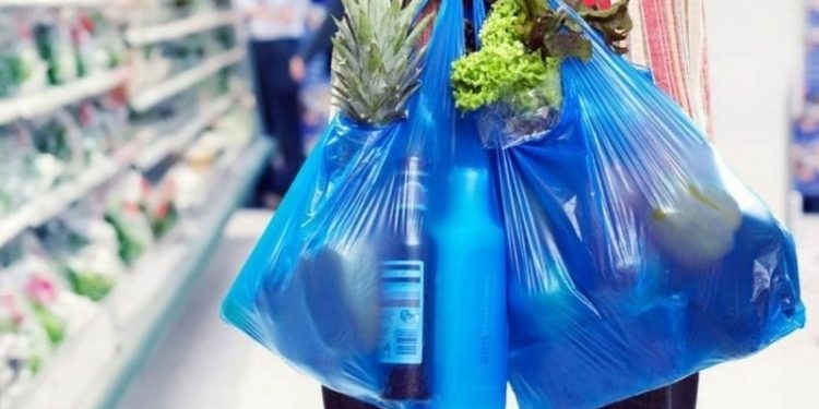 Zincir marketler poşet fiyatına yüzde 100 zam istiyor