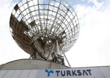 Çift maaşlı bürokratlara milyonlar akıttılar