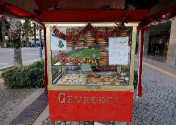 Çin Resmi Haber Ajansı: Türkiye’de simitle çay içmek bile pahalı hale geldi