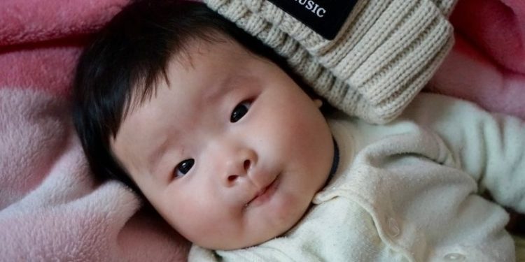 Çin'de bebek yapan çiftlere maddi destek sunulacak