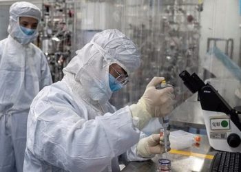 Çinli bilim insanları: Koronavirüsün tüm varyantlarını nötralize eden antikor bulduk