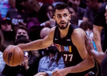 Ömer Faruk Yurtseven'den galibiyete 8 sayı, 13 ribauntluk katkı