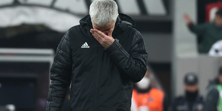 Önder Karaveli, tezahüratlar sonrası gözyaşlarını tutamadı