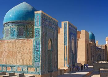 Özbekistan tesettür kıyafetlerinin satışını ve giyilmesini yasakladı