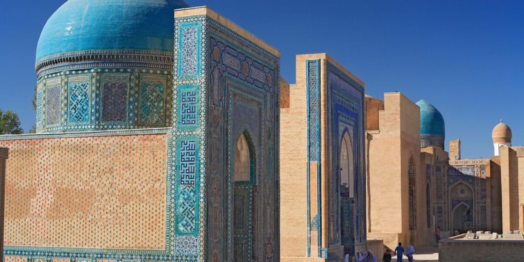 Özbekistan tesettür kıyafetlerinin satışını ve giyilmesini yasakladı