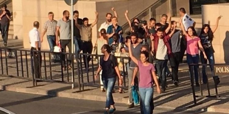 Özgür Gündem davasında yargılanan 22 gazeteciye beraat