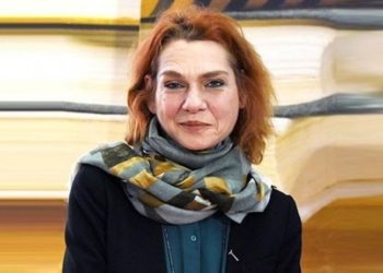 Özgür Gündem davasında yargılanan Aslı Erdoğan'ın duruşması ertelendi