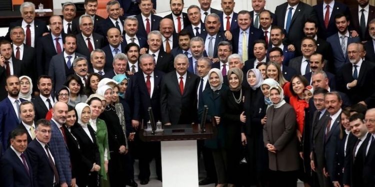 Üstün: AKP'li vekiller 'Bu hikaye bitti' diyor