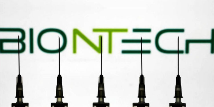 Üç doz BioNTech aşısı Omicron varyantına karşı koruyor
