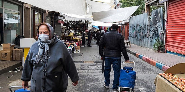 Üç çocuk annesi Aylanç: Millet o kadar çok stok yapıyor ki hafta sonu ayçiçek yağı alabilmek için 3 market gezdim, bulamadım