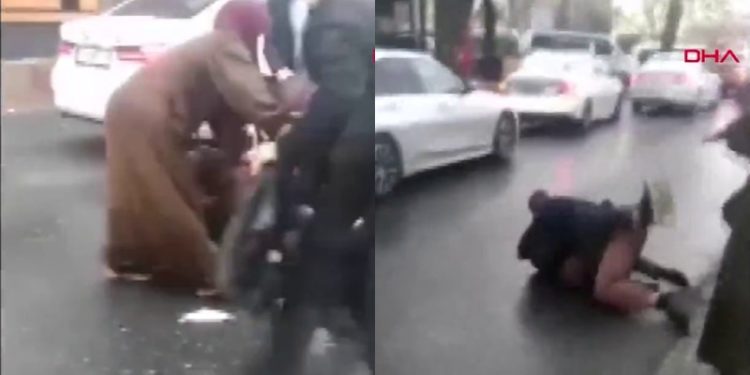 İETT şoförü ile yolcunun kavgasını ayırır gibi yaptı, telefonu çaldı