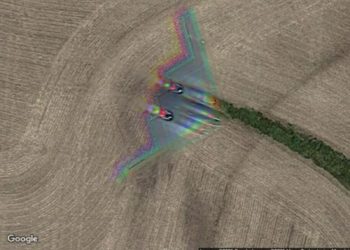 İki milyar dolarlık hayalet uçak, Google Earth’e yakalandı