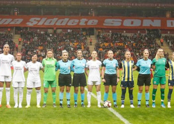İlk kadın futbol derbisi: "Kadından her şey olur!"