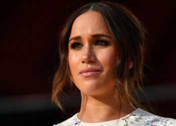 İngiliz gazete, babasıyla mektuplarını yayımladığı Sussex Düşesi Markle'a tazminat ödeyecek