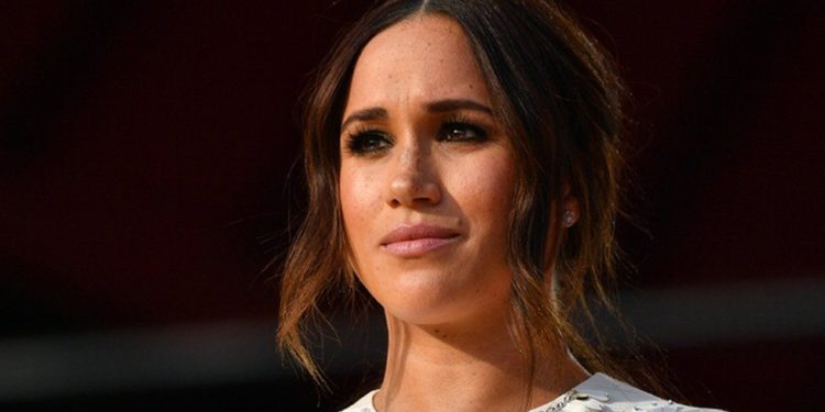 İngiliz gazete, babasıyla mektuplarını yayımladığı Sussex Düşesi Markle'a tazminat ödeyecek