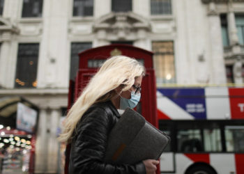 İngiltere, 24 saat içinde 246 omicron varyantı tespit etti: Seyahat kuralları sıkılaştırdı