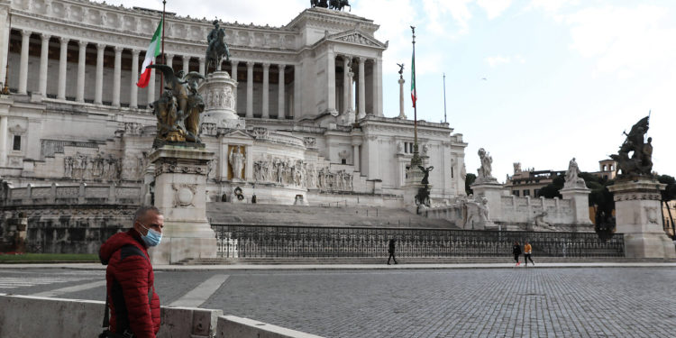 İngiltere ve İtalya’da rekor koronavirüs vaka sayısı