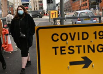 İngiltere'de Covid-19'a yakalananların karantina süresi 7'ye düştü