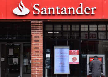 İngiltere'de bir banka Noel günü 75 bin hesaba yanlışlıkla 130 milyon sterlin dağıttı