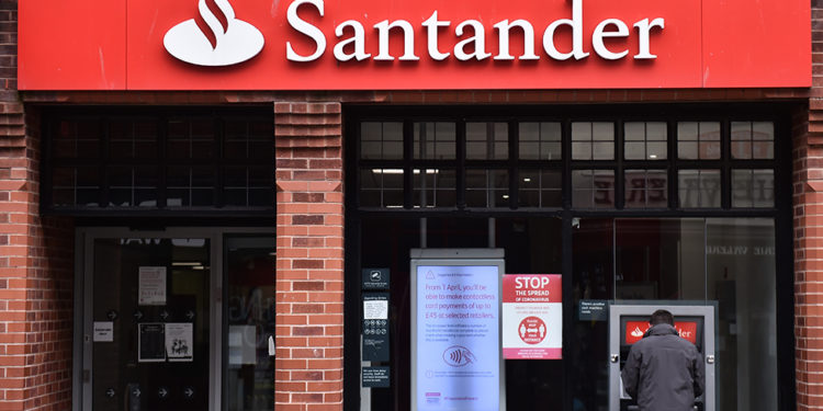 İngiltere'de bir banka Noel günü 75 bin hesaba yanlışlıkla 130 milyon sterlin dağıttı