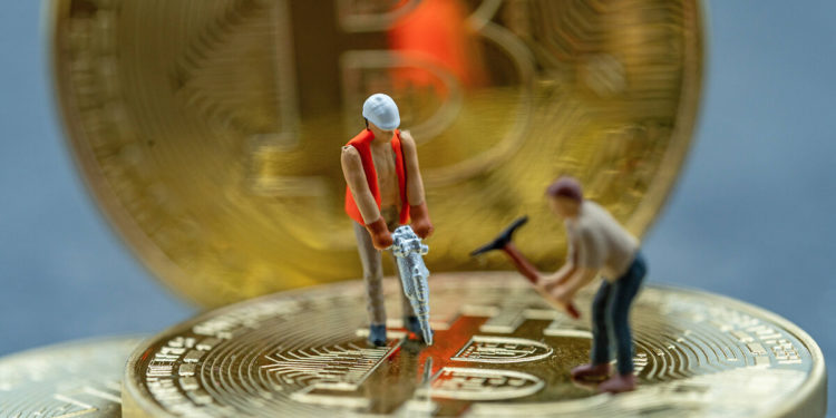 İran elektrik kesintilerini önlemek için kripto para madenciliğini yasakladı