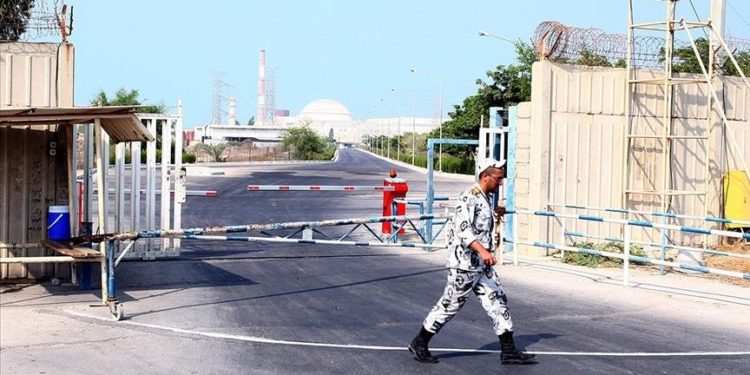 İran'ın Buşehr Nükleer Santrali yakınında "tatbikat amaçlı" patlama