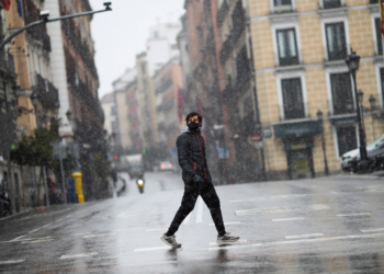 İspanya'da açık havada maske kullanımı yeniden zorunlu olacak