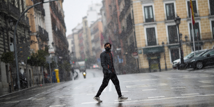 İspanya'da açık havada maske kullanımı yeniden zorunlu olacak
