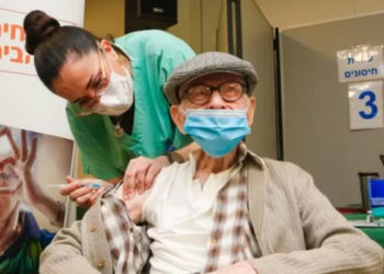 İsrail dört doz aşı uygulayan ilk ülke olmayı planlıyor