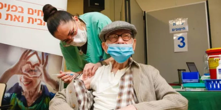 İsrail dört doz aşı uygulayan ilk ülke olmayı planlıyor