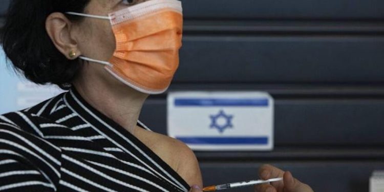 İsrail'de Covid-19 aşısında dördüncü doz tartışması