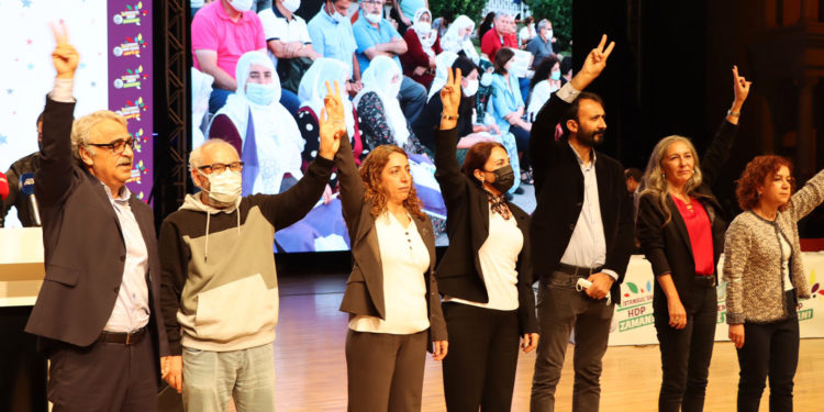 İstanbul’da HDP’nin yeni eşbaşkanları İlknur Birol ve Ferhat Encü oldu