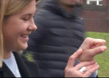 İsveç'te aşı pasaportu uygulaması, eline mikroçip taktıranların sayısını artırdı