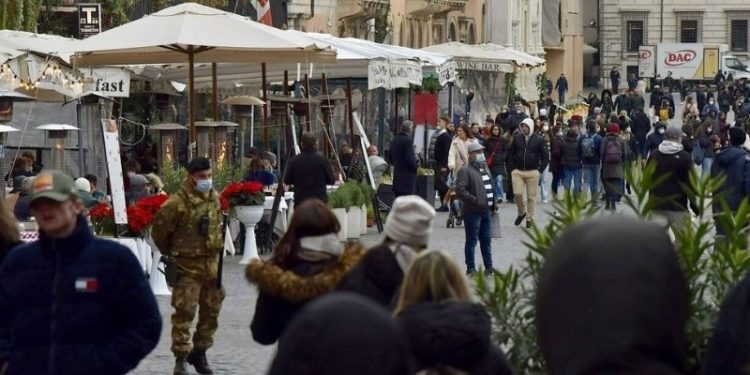 İtalya'da Omicron teyakkuzu: AB ülkelerinden gelenlere yeni kısıtlamalar