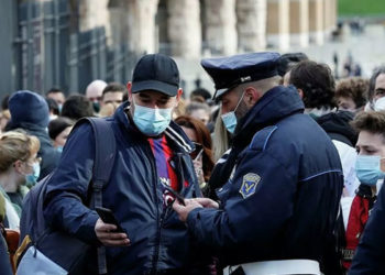 İtalya'da açık havada maske zorunluluğu getirildi, yeni yıl kutlamaları iptal edildi