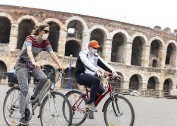 İtalya’da koronavirüs salgınında yılın en yüksek rakamı kaydedildi