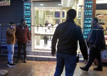 İzmir'de kuyumcu soygunu: Çalışanı yaraladı