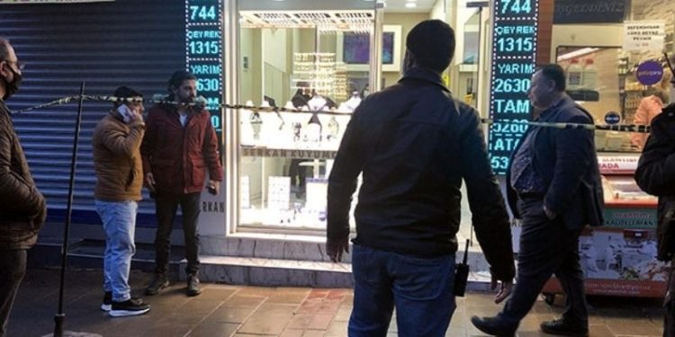 İzmir'de kuyumcu soygunu: Çalışanı yaraladı