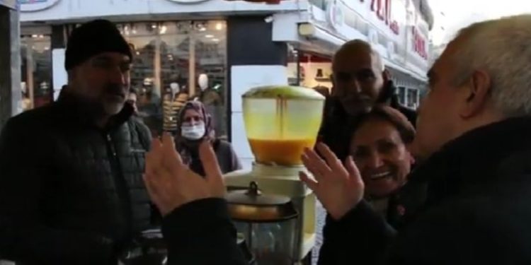 'İşler nasıl?' sorusuna esnaf, 'Abi kamerayı durdur öyle söyleyeyim' dedi