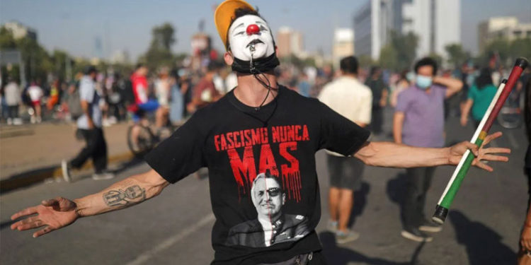 Şili'de diktatör Pinochet'nin eşi öldü, halk kutlamalara başladı