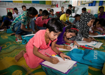 ‘Bangladeş, Arakanlı mültecilerin okullarını kapatıyor; 30 bin çocuk eğitimden uzak kalacak’