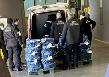 ‘Birleşik Arap Emirlikleri’nden çuvallarla dolar geldi’ iddiası