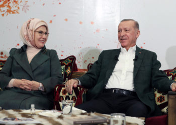 ‘Devlet kurumlarının sana ve avanene hesap verme sorumlulukları yok’